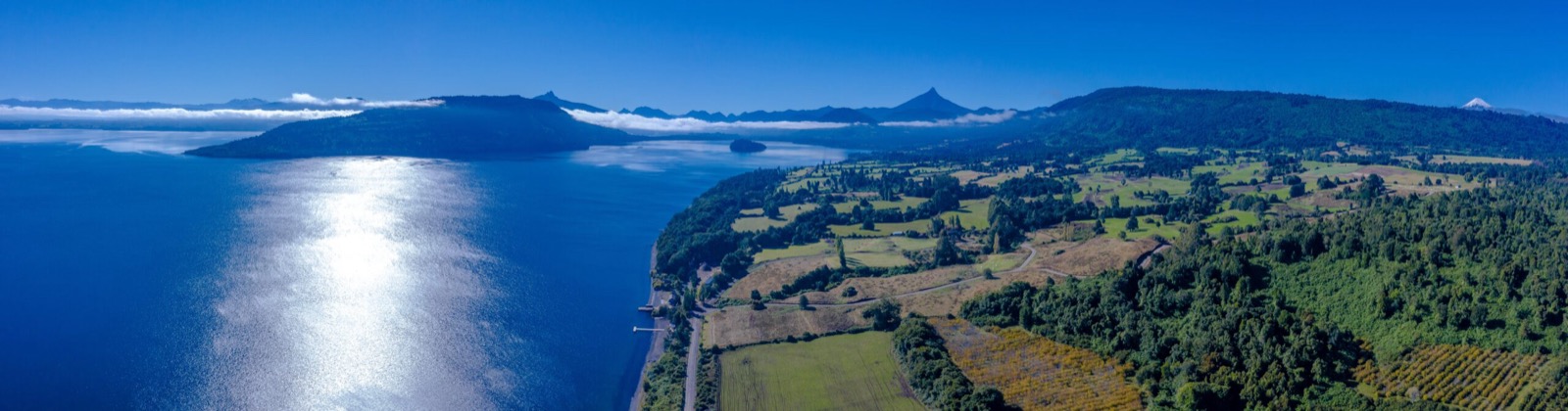 Vista aérea de las parcelas de Vista Rupanco en la ribera sur del Lago Rupanco