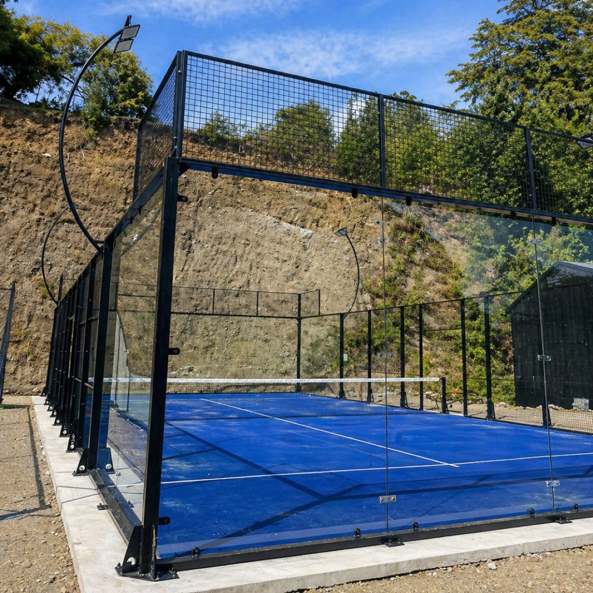 Cancha de pádel de Vista Rupanco junto al bosque nativo